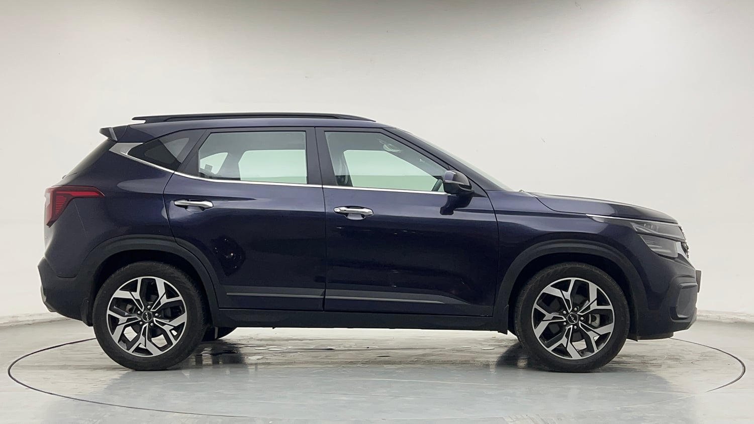 Used 2024 Kia Seltos GTX Plus 1.5 Turbo Petrol DCT Petrol Automatic exterior RIGHT SIDE VIEW
