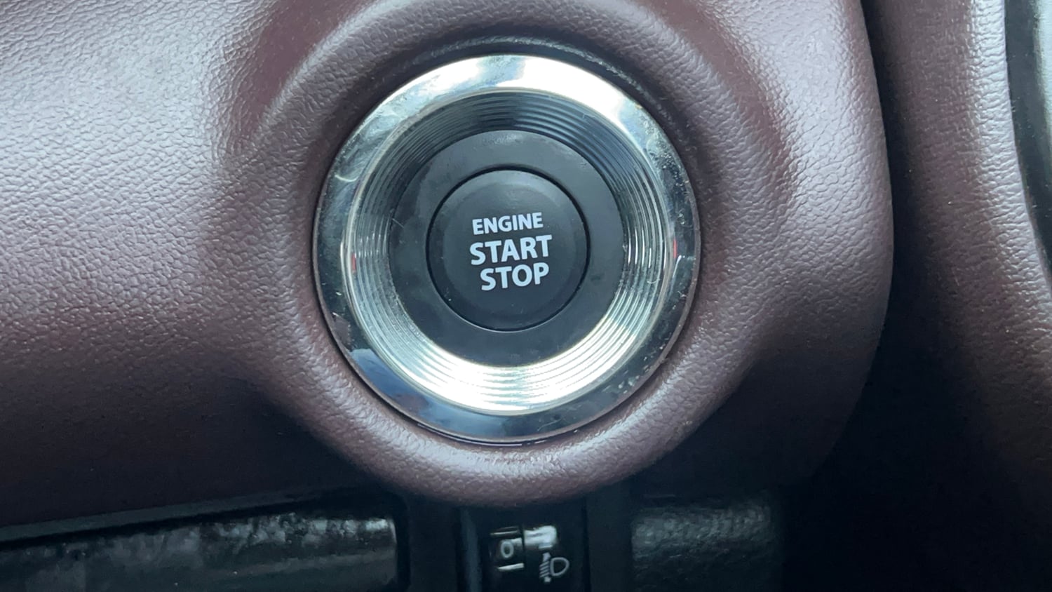 Used 2023 Maruti Suzuki Grand Vitara Delta Smart Hybrid AT Petrol Automatic top_features Keyless start