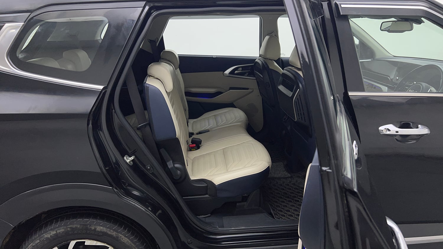 Used 2022 Kia Carens Luxury Plus 1.5 Diesel AT 7 STR Diesel Automatic interior RIGHT SIDE REAR DOOR CABIN VIEW