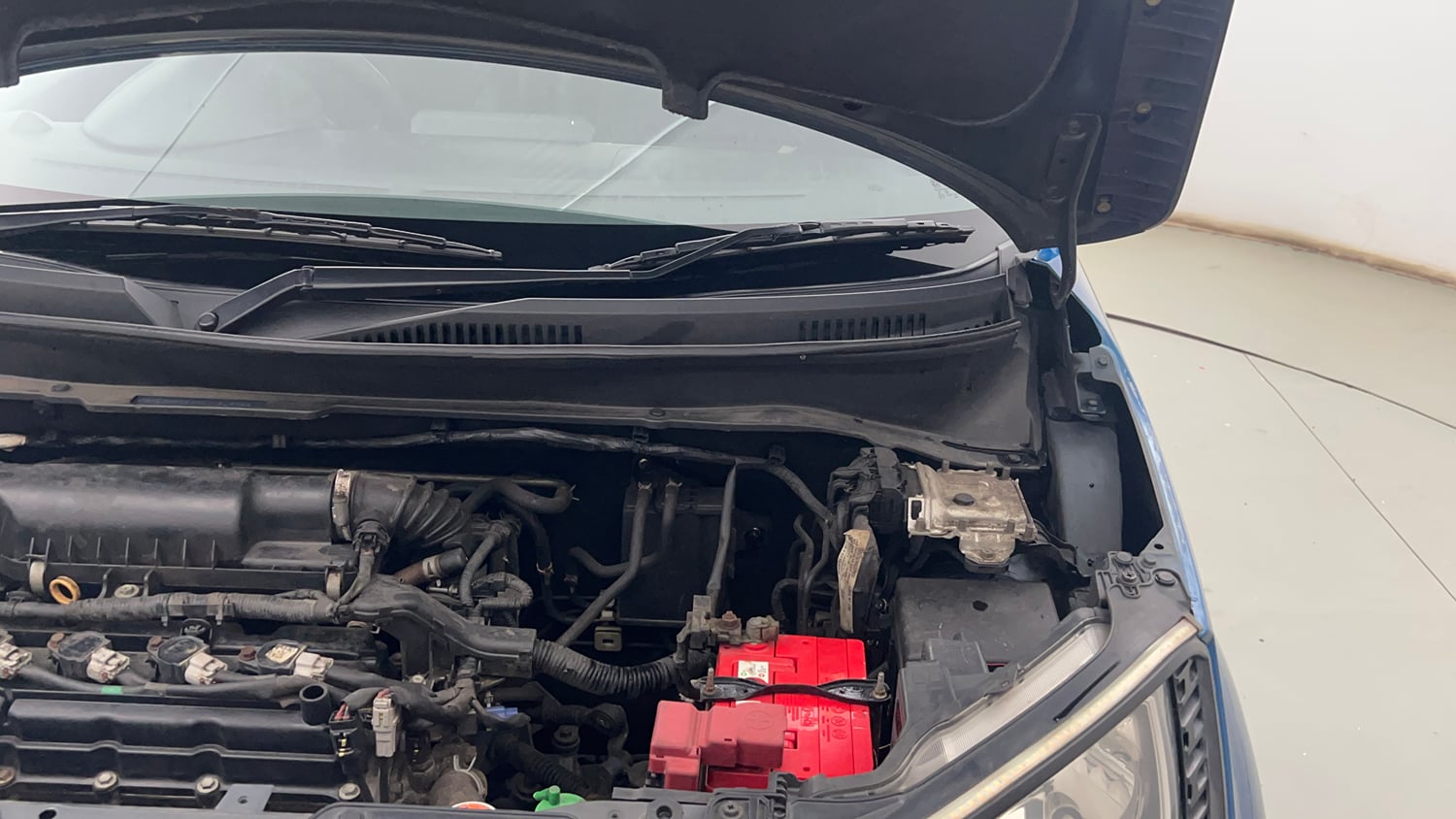 Used 2017 Maruti Suzuki Ignis Delta 1.2 MT Petrol Manual engine ENGINE LEFT SIDE HINGE & APRON VIEW