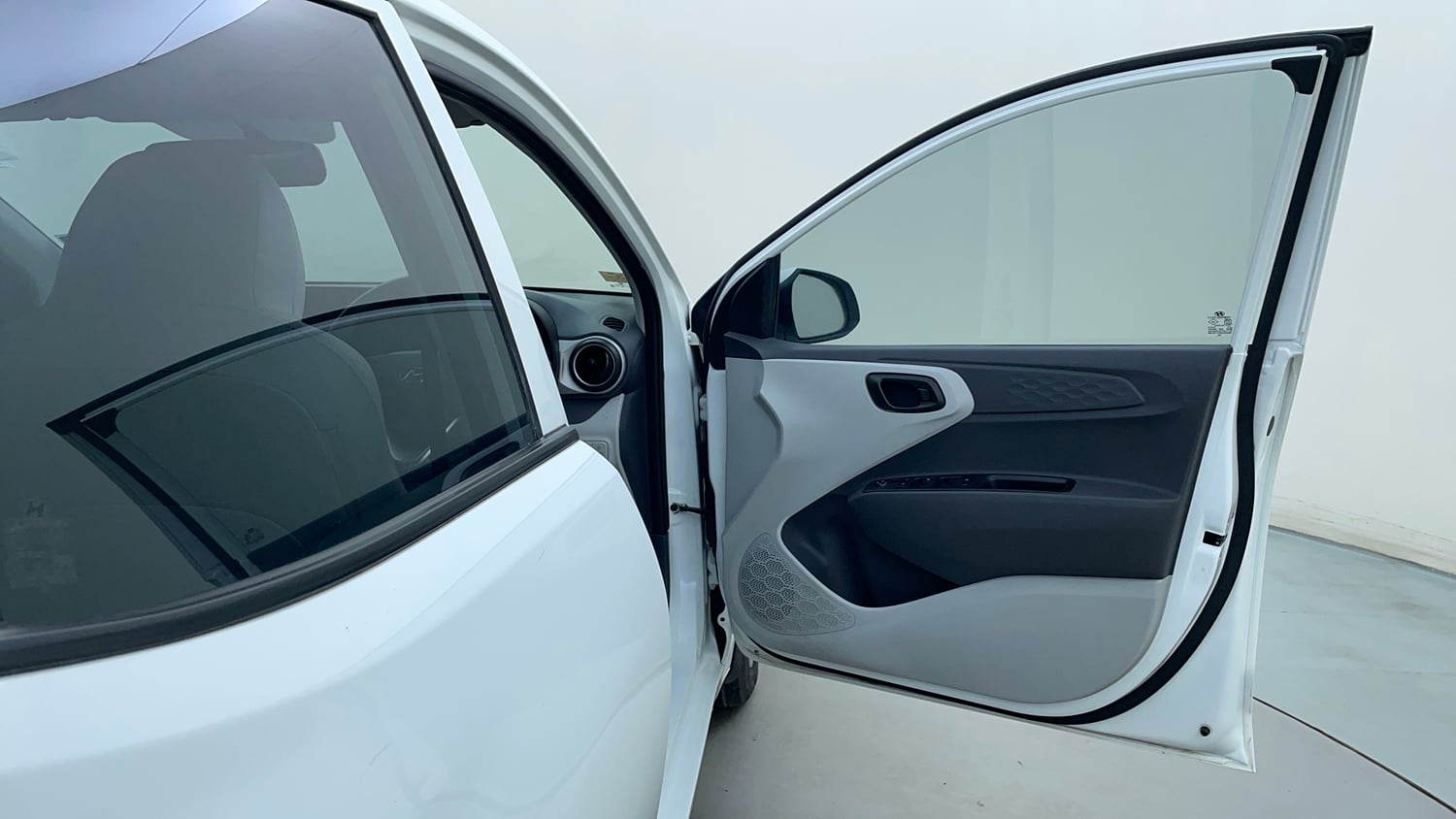 Used 2022 Hyundai Grand i10 Nios Magna 1.2 Kappa VTVT Petrol Manual interior RIGHT FRONT DOOR OPEN VIEW