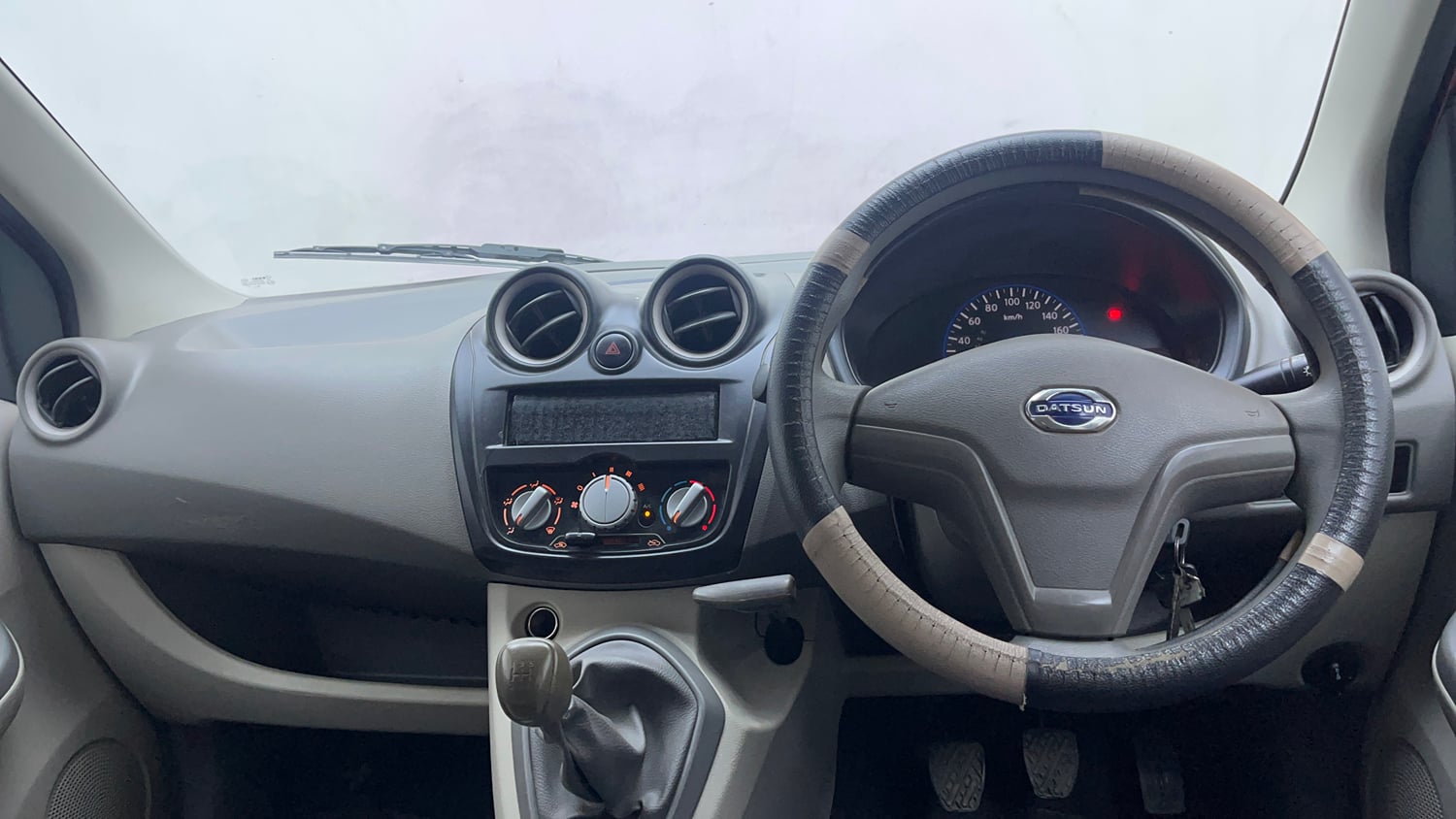 Used 2016 Datsun GO T Petrol Manual interior DASHBOARD VIEW