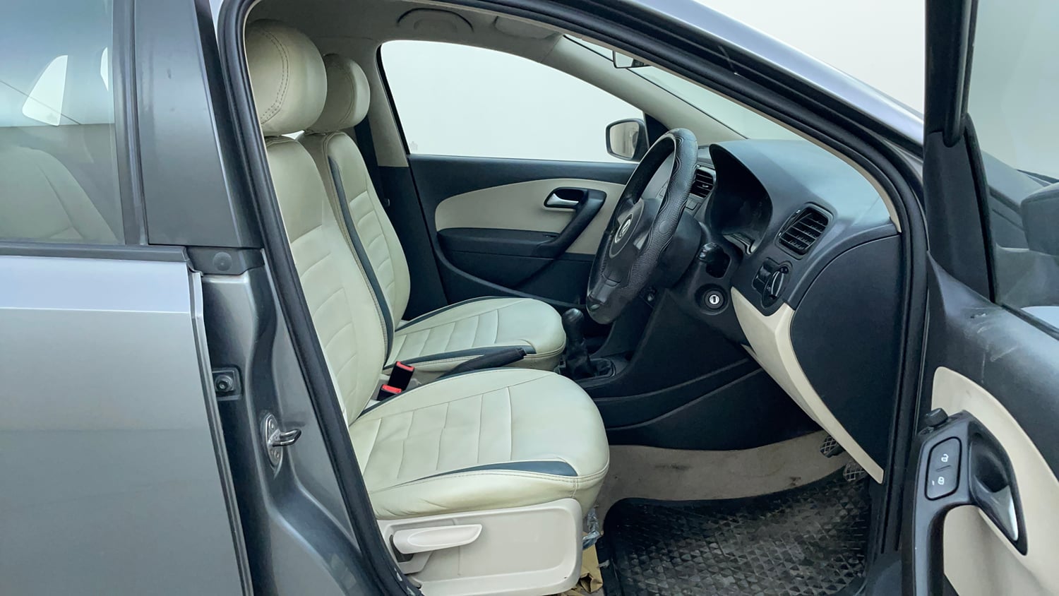 Used 2014 Volkswagen Polo Comfortline 1.2L (P) Petrol Manual interior RIGHT SIDE FRONT DOOR CABIN VIEW