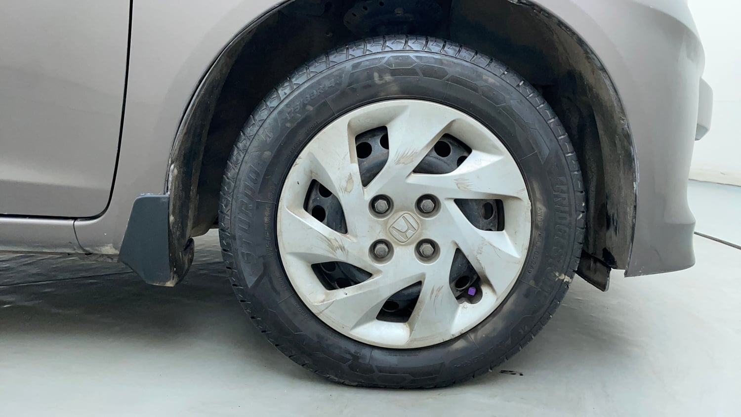 Used 2013 Honda Amaze 1.5 S i-DTEC Diesel Manual tyres RIGHT FRONT TYRE RIM VIEW