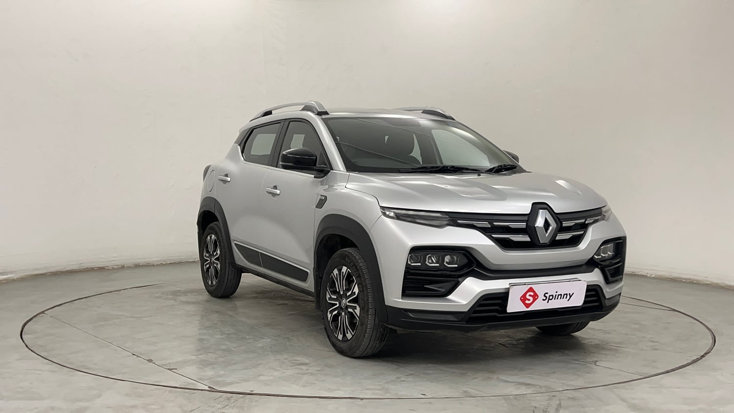 Used 2021 Renault Kiger RXZ MT Petrol Manual exterior RIGHT FRONT CORNER VIEW