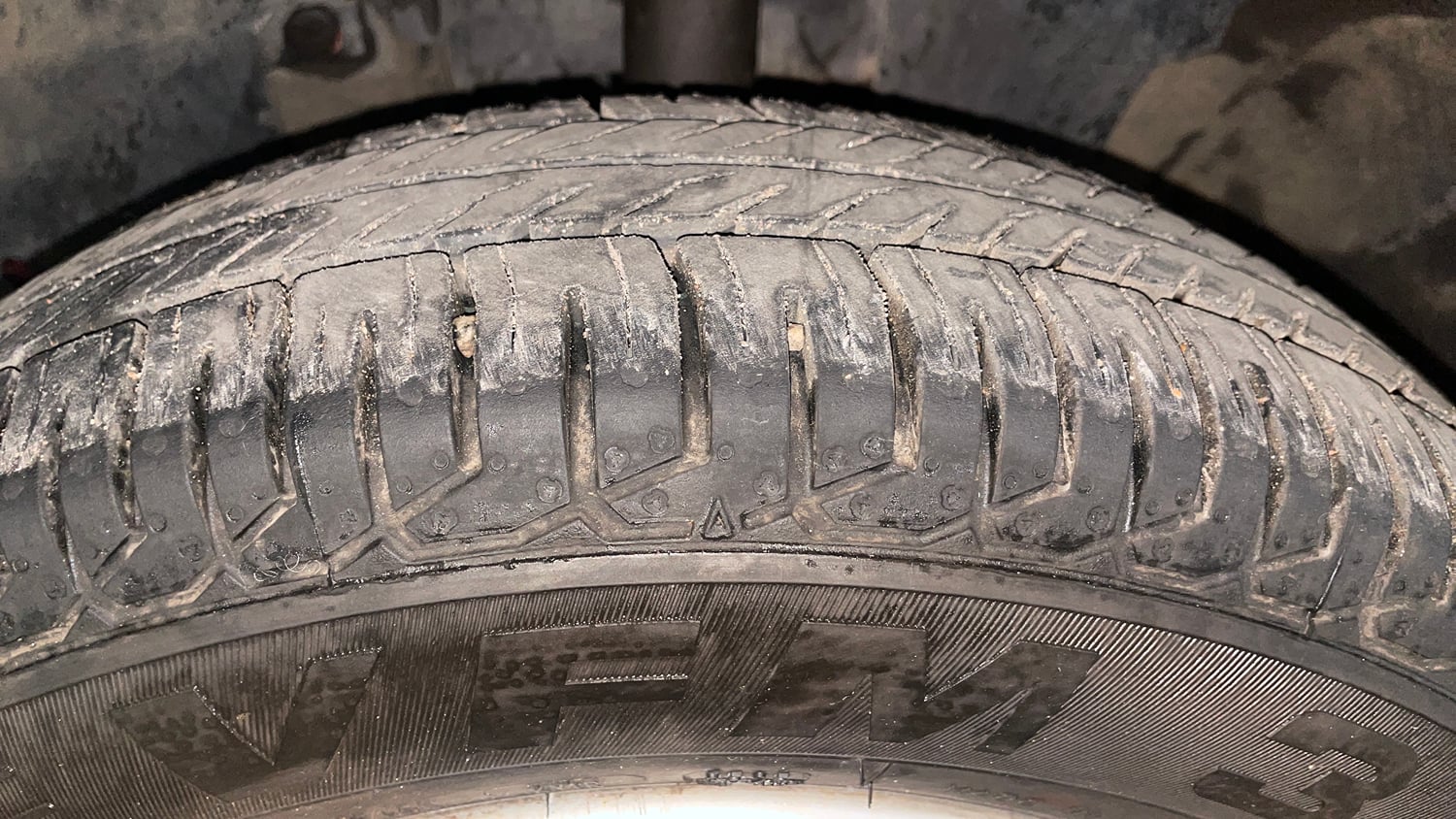 Used 2015 Renault Kwid RXT Petrol Manual tyres LEFT FRONT TYRE TREAD VIEW