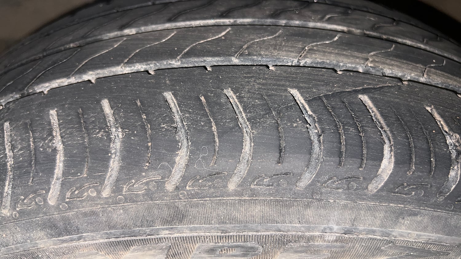 Used 2015 Honda City VX Petrol Manual tyres LEFT FRONT TYRE TREAD VIEW