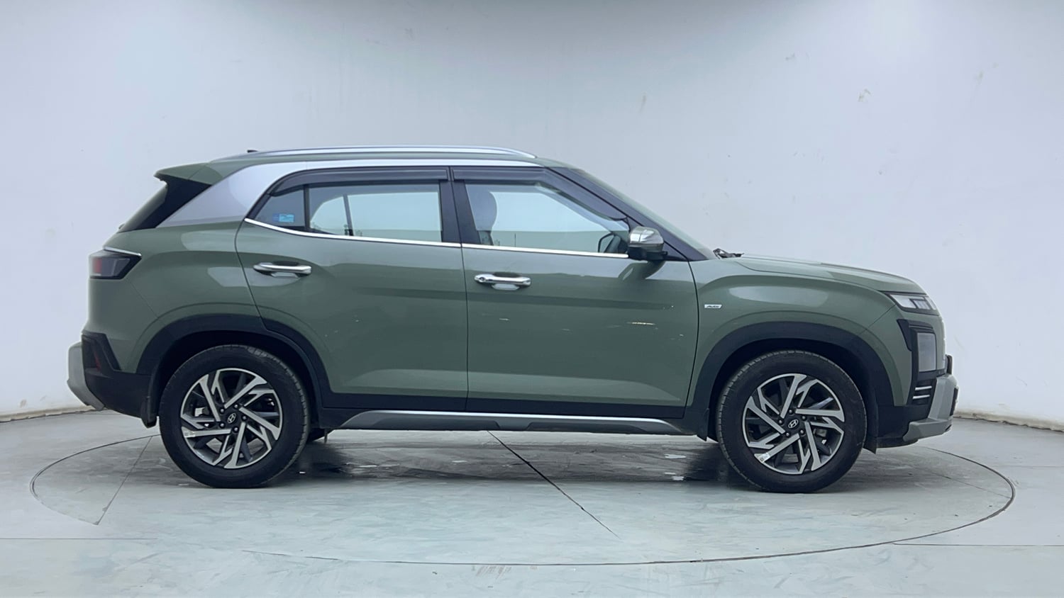 Used 2025 Hyundai Creta 1.5 MPi Petrol IVT SX(O) Petrol Automatic exterior RIGHT SIDE VIEW