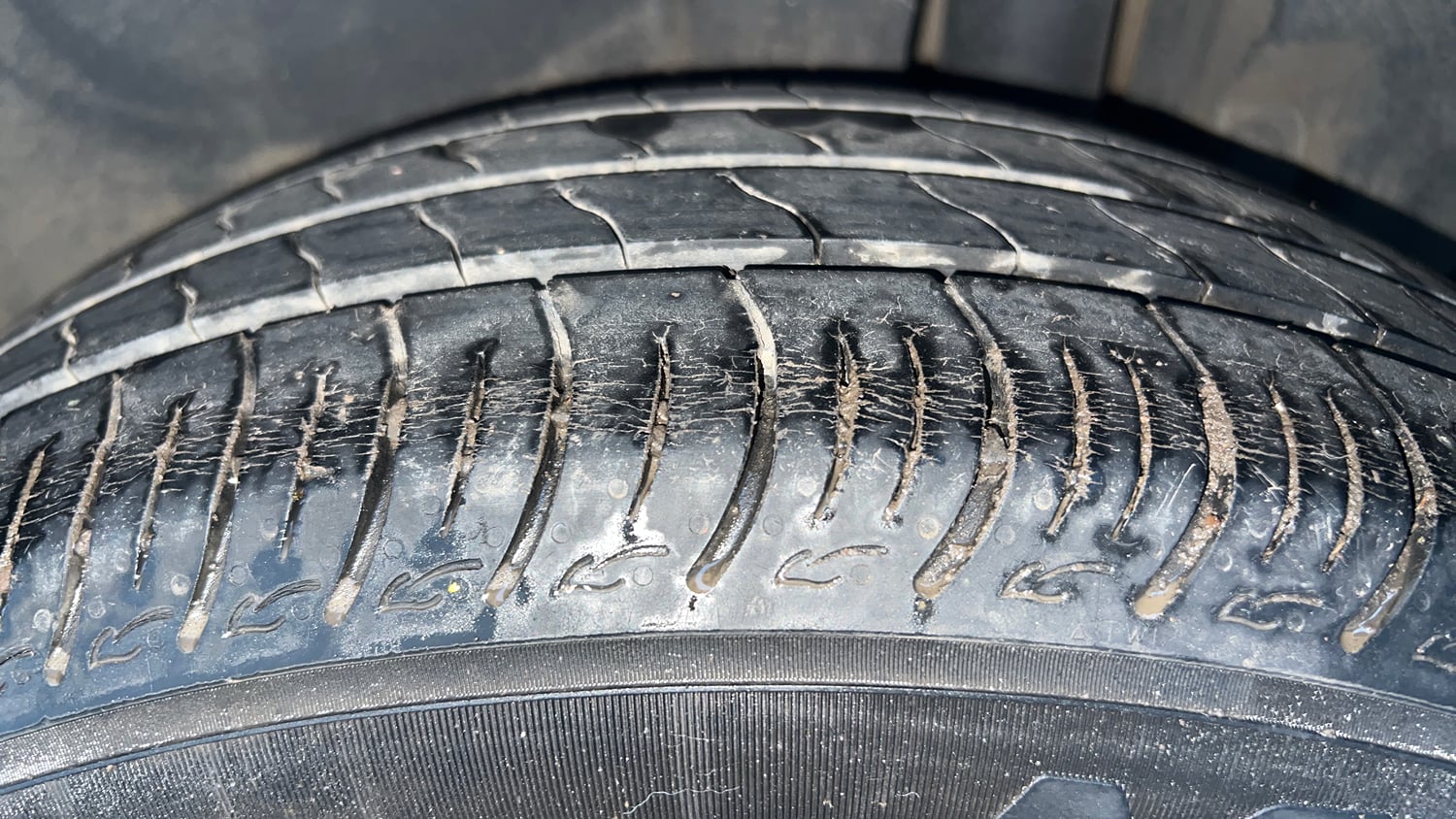 Used 2015 Maruti Suzuki Ertiga Vxi Petrol Manual tyres LEFT REAR TYRE TREAD VIEW