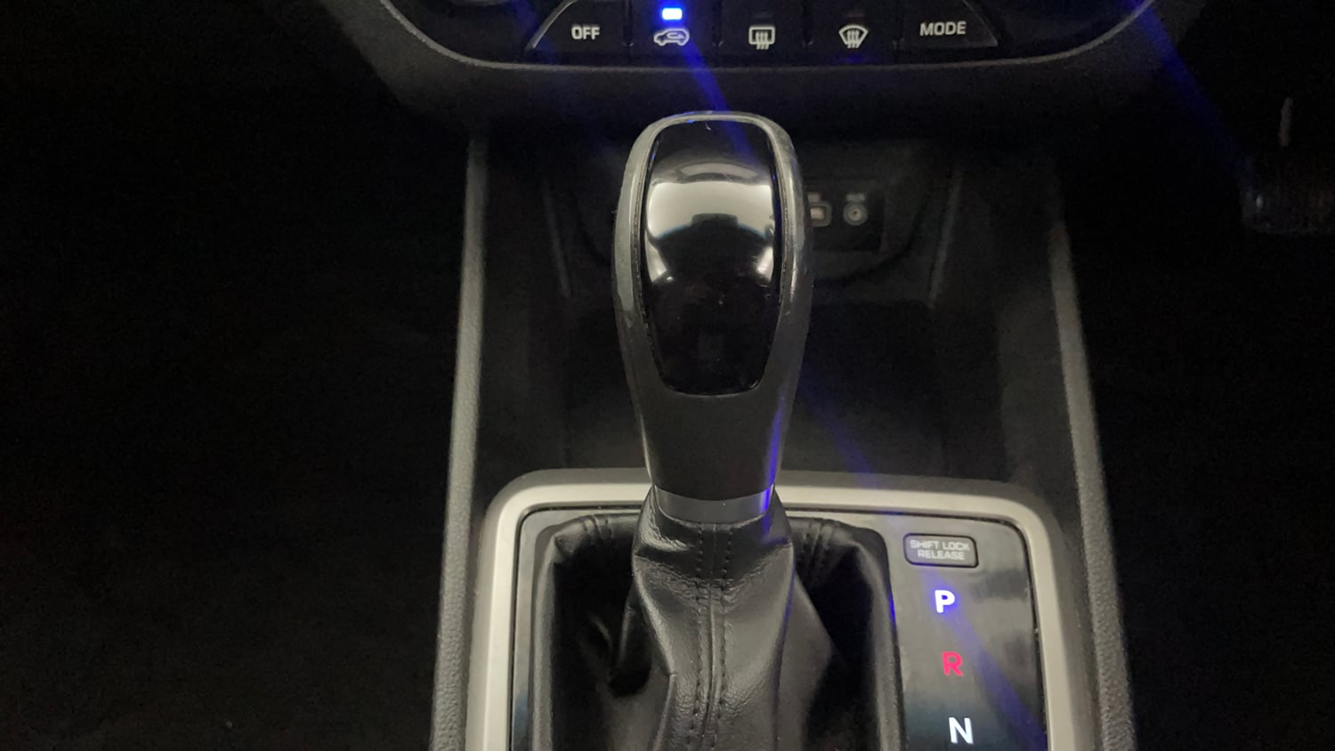 Used 2016 Hyundai Creta 1.6 SX Plus AT Petrol Petrol Automatic interior GEAR  KNOB VIEW