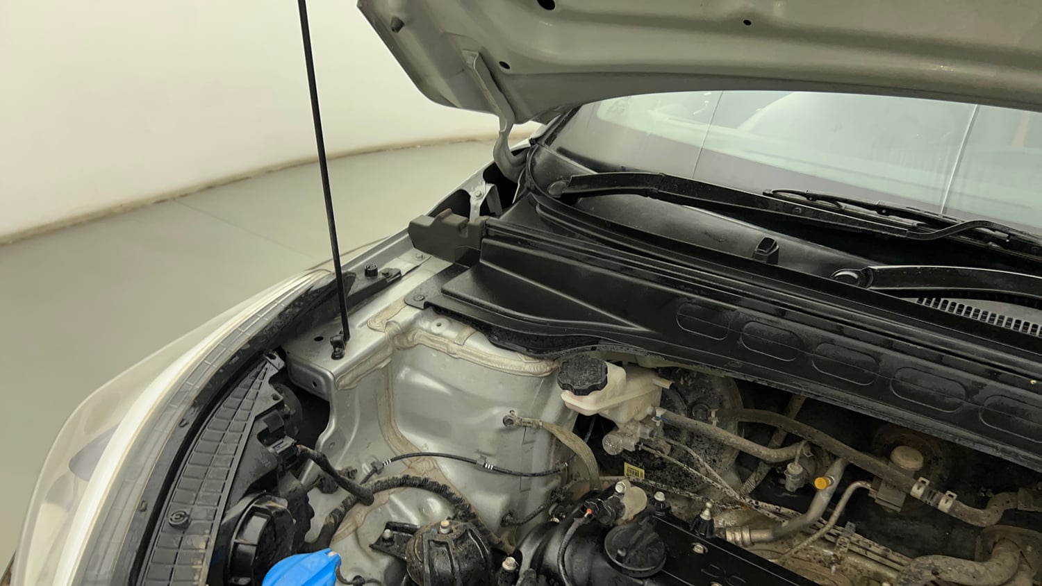 Used 2019 Hyundai Creta SX 1.6 Petrol Petrol Manual engine ENGINE RIGHT SIDE HINGE & APRON VIEW