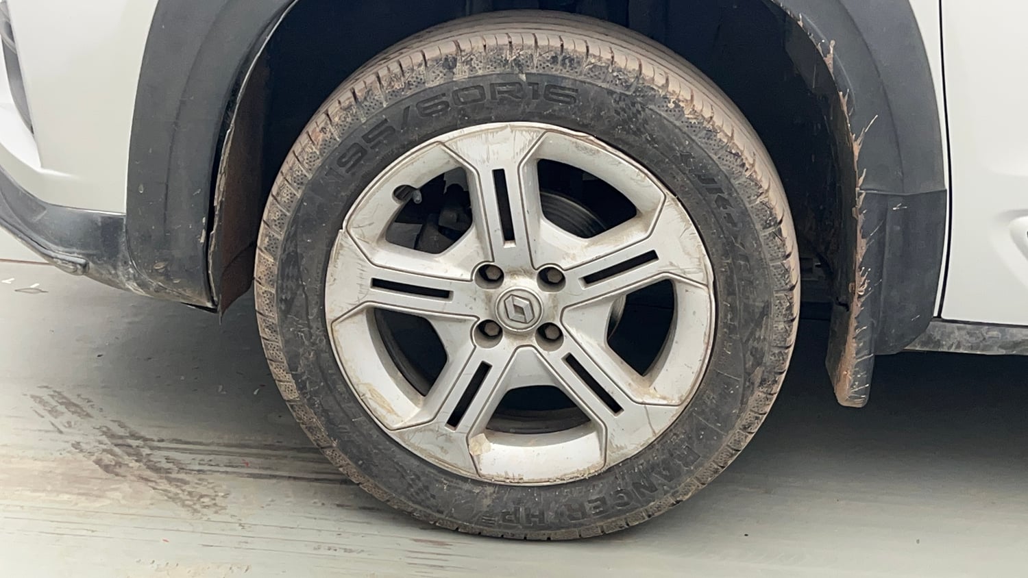 Used 2022 Renault Kiger RXT MT Petrol Manual tyres LEFT FRONT TYRE RIM VIEW