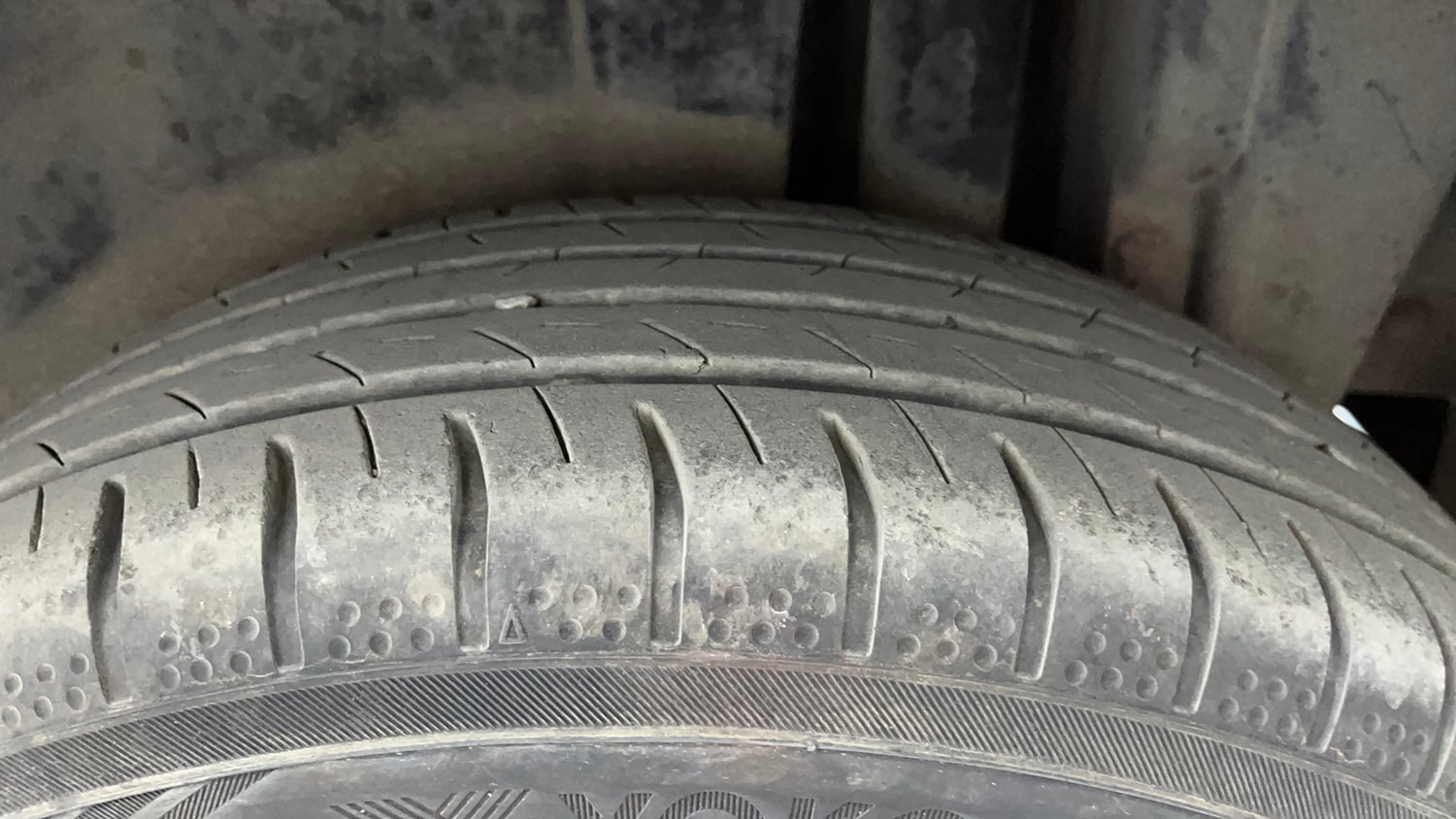 Used 2014 Maruti Suzuki Swift ZXi Petrol Manual tyres LEFT REAR TYRE TREAD VIEW