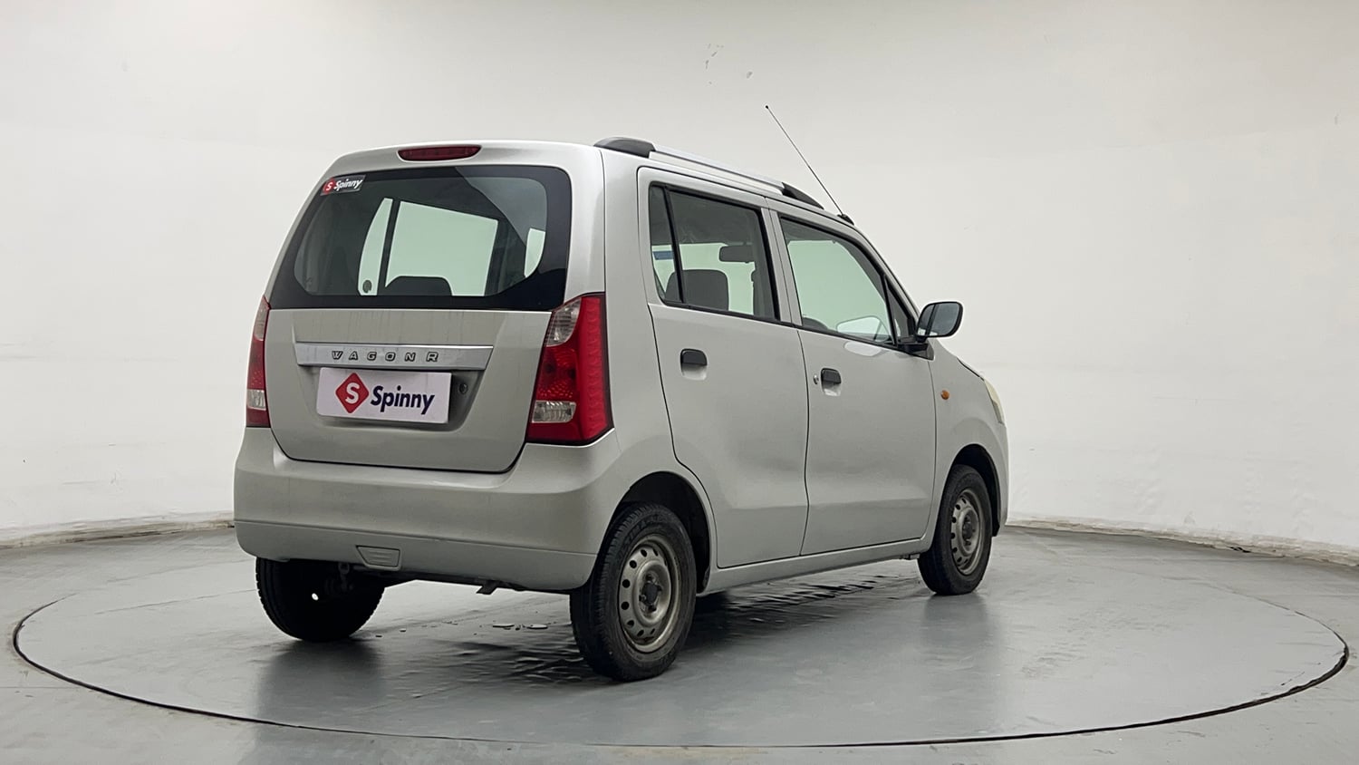Used 2013 Maruti Suzuki Wagon R LXI Petrol Manual exterior RIGHT REAR CORNER VIEW