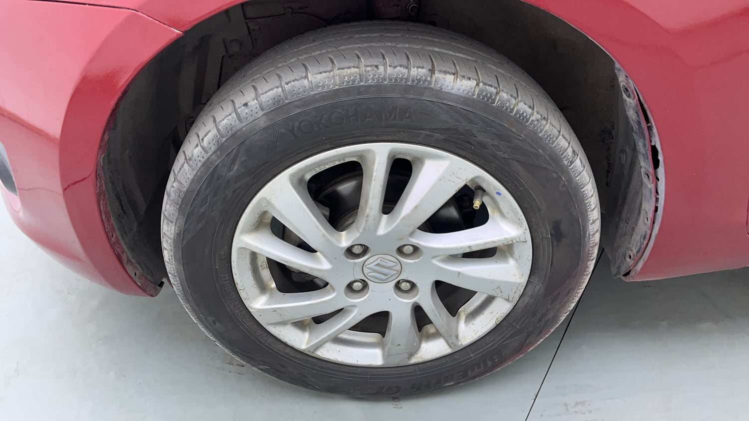Used 2014 Maruti Suzuki Swift ZXi Petrol Manual tyres LEFT FRONT TYRE RIM VIEW