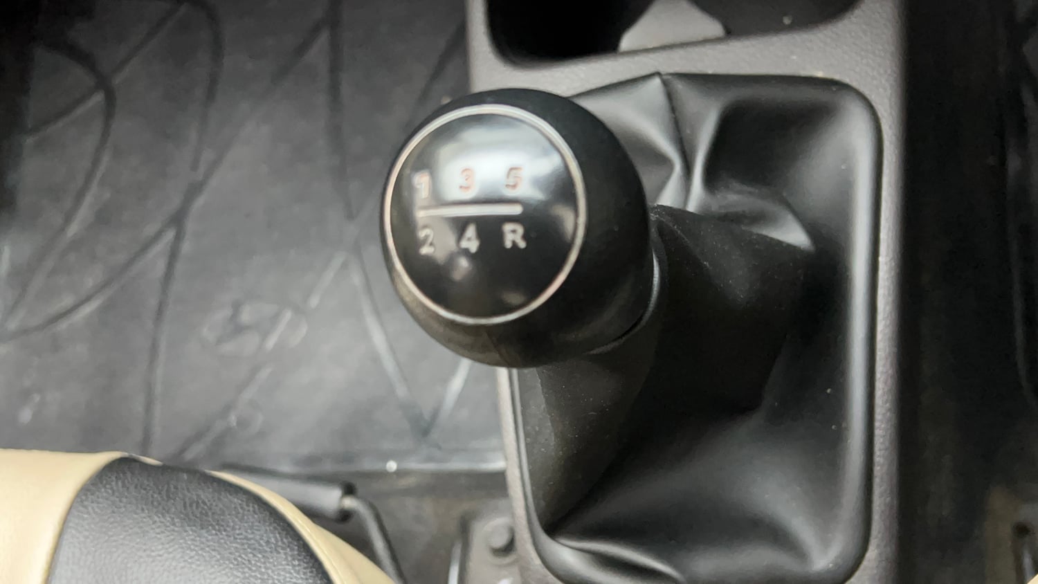 Used 2016 Hyundai Eon D-Lite + Petrol Manual interior GEAR  KNOB VIEW
