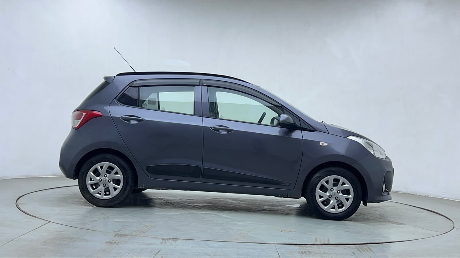 Used 2017 Hyundai Grand i10 Magna 1.2 Kappa VTVT Petrol Manual exterior RIGHT SIDE VIEW