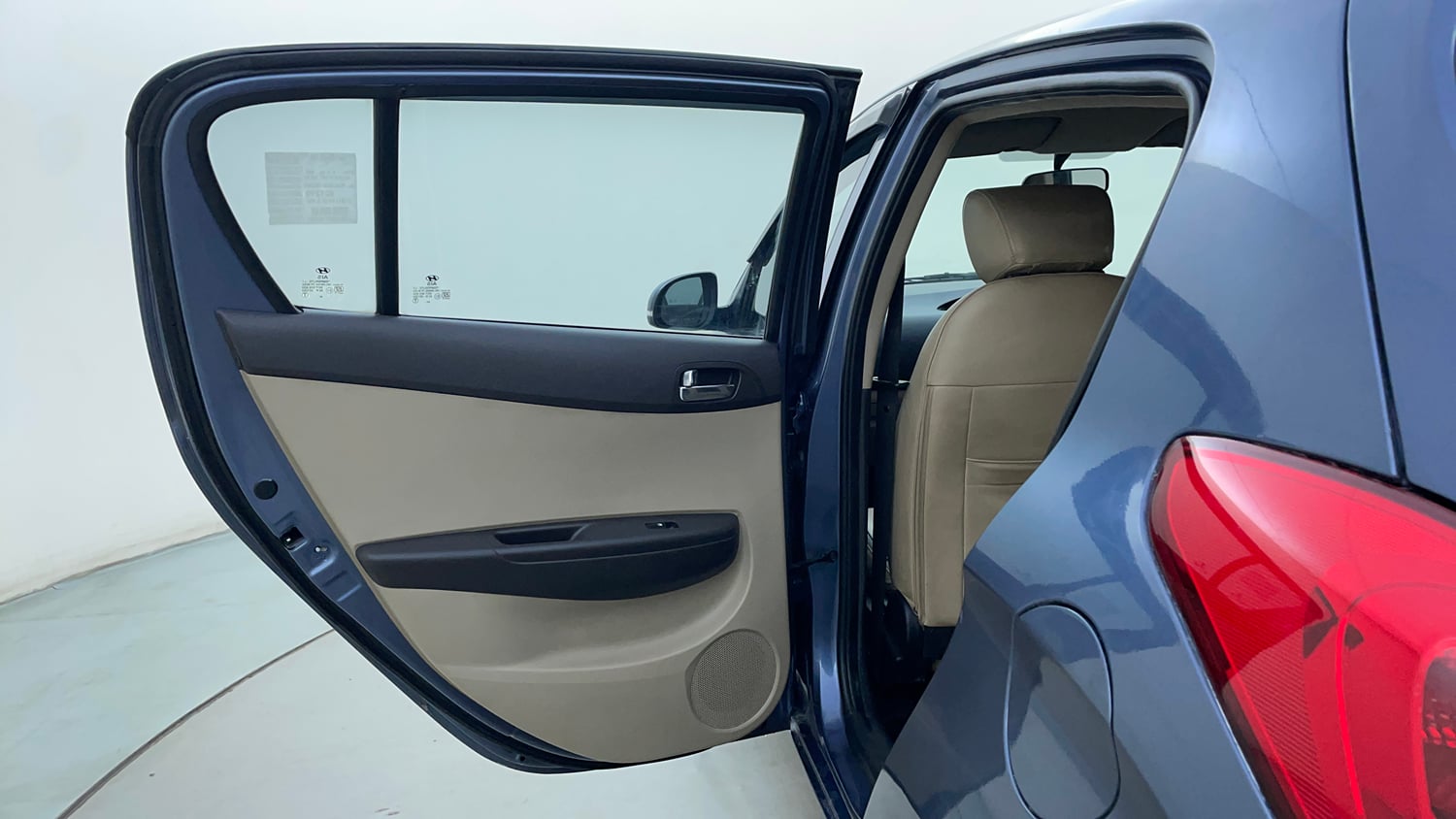 Used 2013 Hyundai i20 Magna (O) 1.2 Petrol Manual interior LEFT REAR DOOR OPEN VIEW
