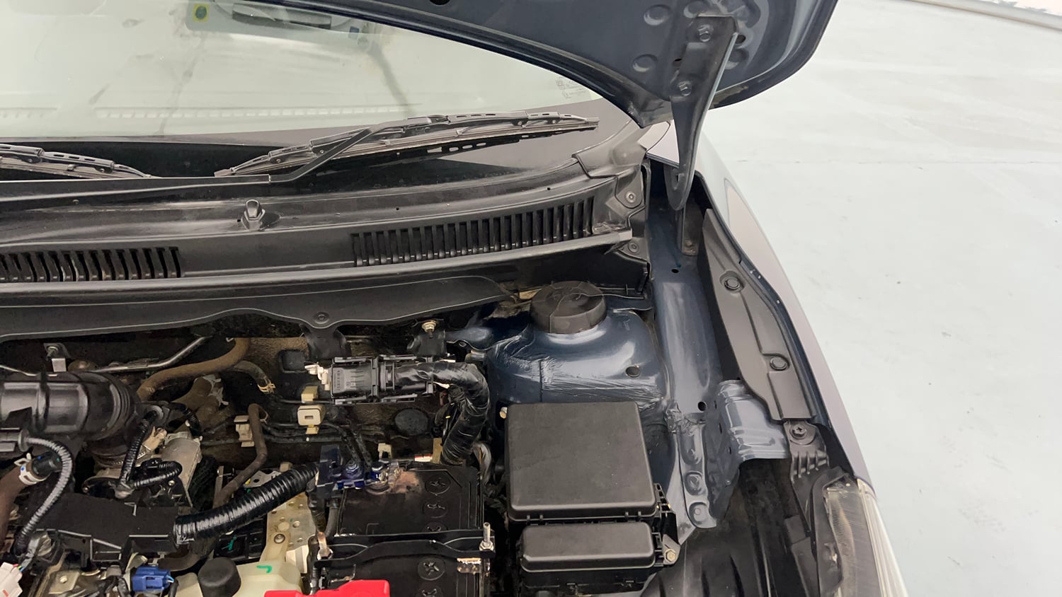 Used 2023 Maruti Suzuki Baleno Delta AGS Petrol Automatic engine ENGINE LEFT SIDE HINGE & APRON VIEW