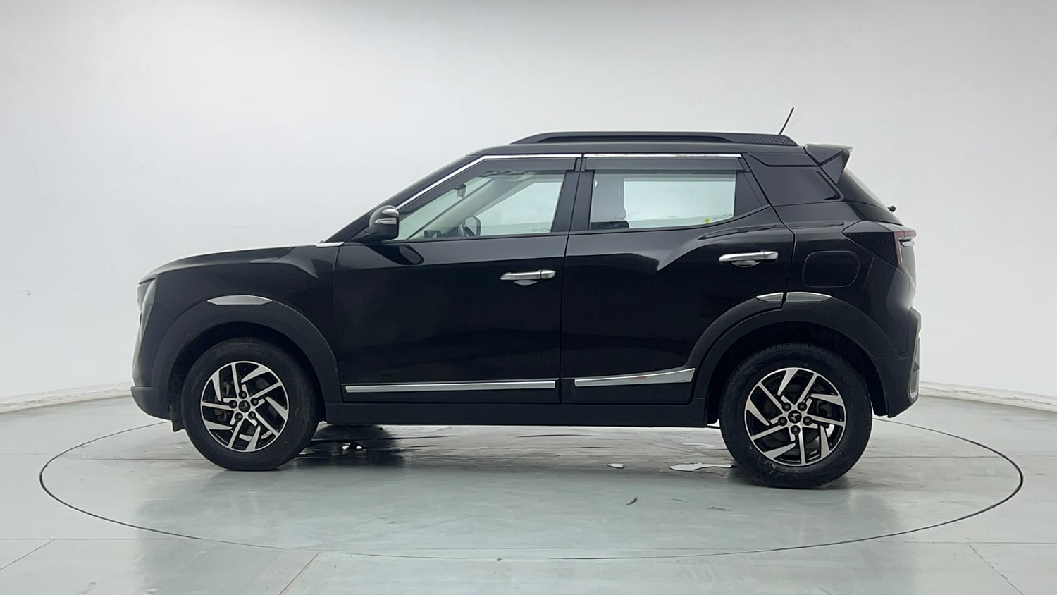 Used 2024 Mahindra XUV 3XO AX5 1.2 Petrol Petrol Manual exterior LEFT SIDE VIEW