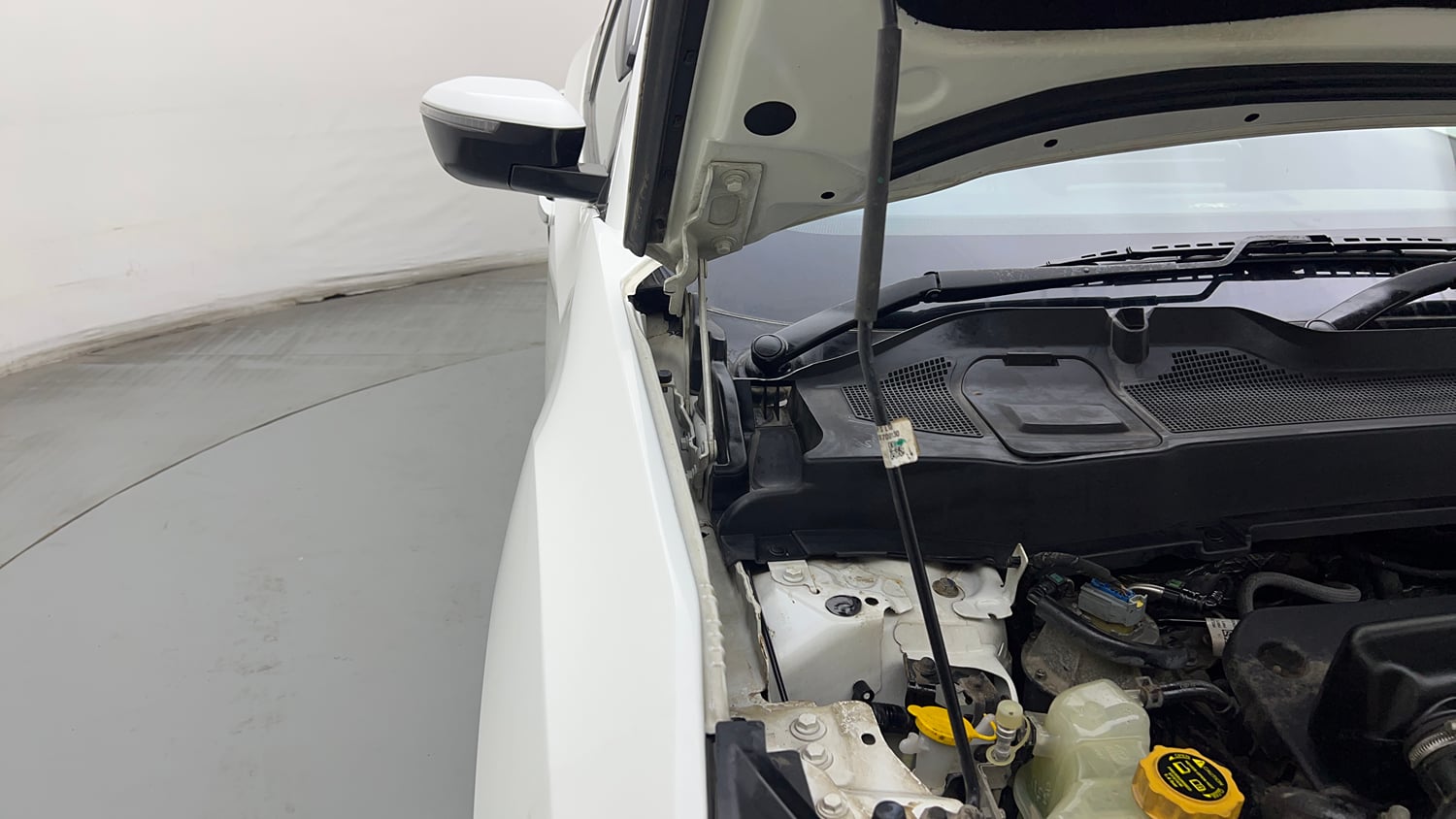 Used 2022 Tata Harrier XT Diesel Manual engine ENGINE RIGHT SIDE HINGE & APRON VIEW