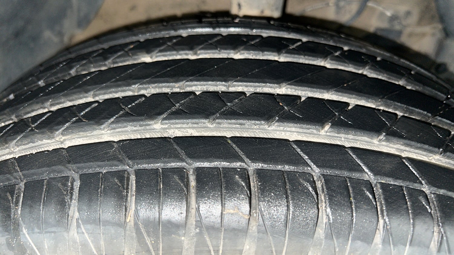 Used 2022 maruti-suzuki Vitara Brezza ZXi Petrol Manual tyres RIGHT FRONT TYRE TREAD VIEW