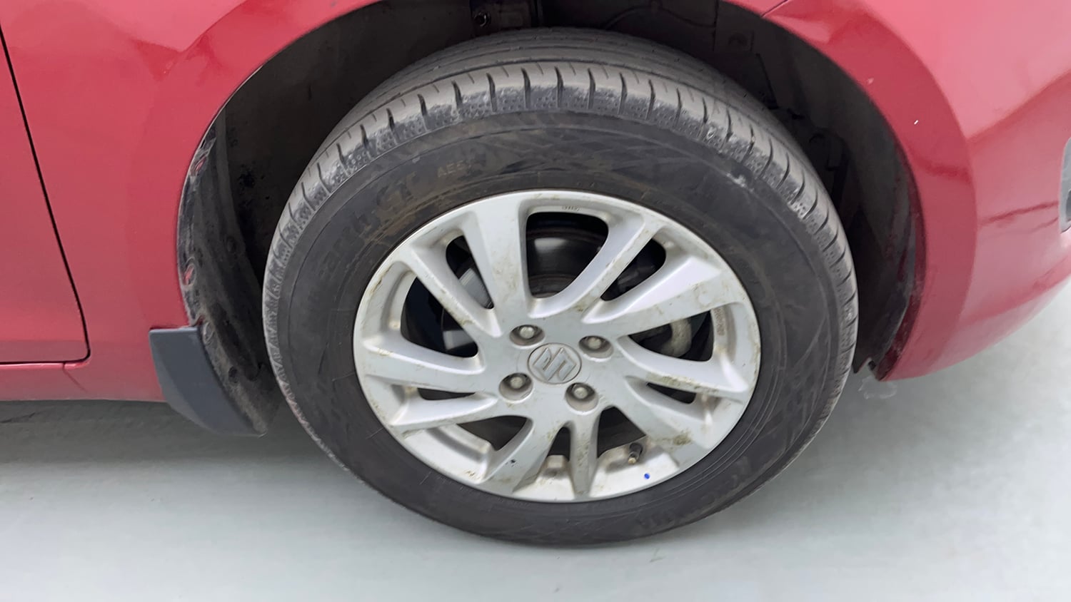 Used 2014 Maruti Suzuki Swift ZXi Petrol Manual tyres RIGHT FRONT TYRE RIM VIEW