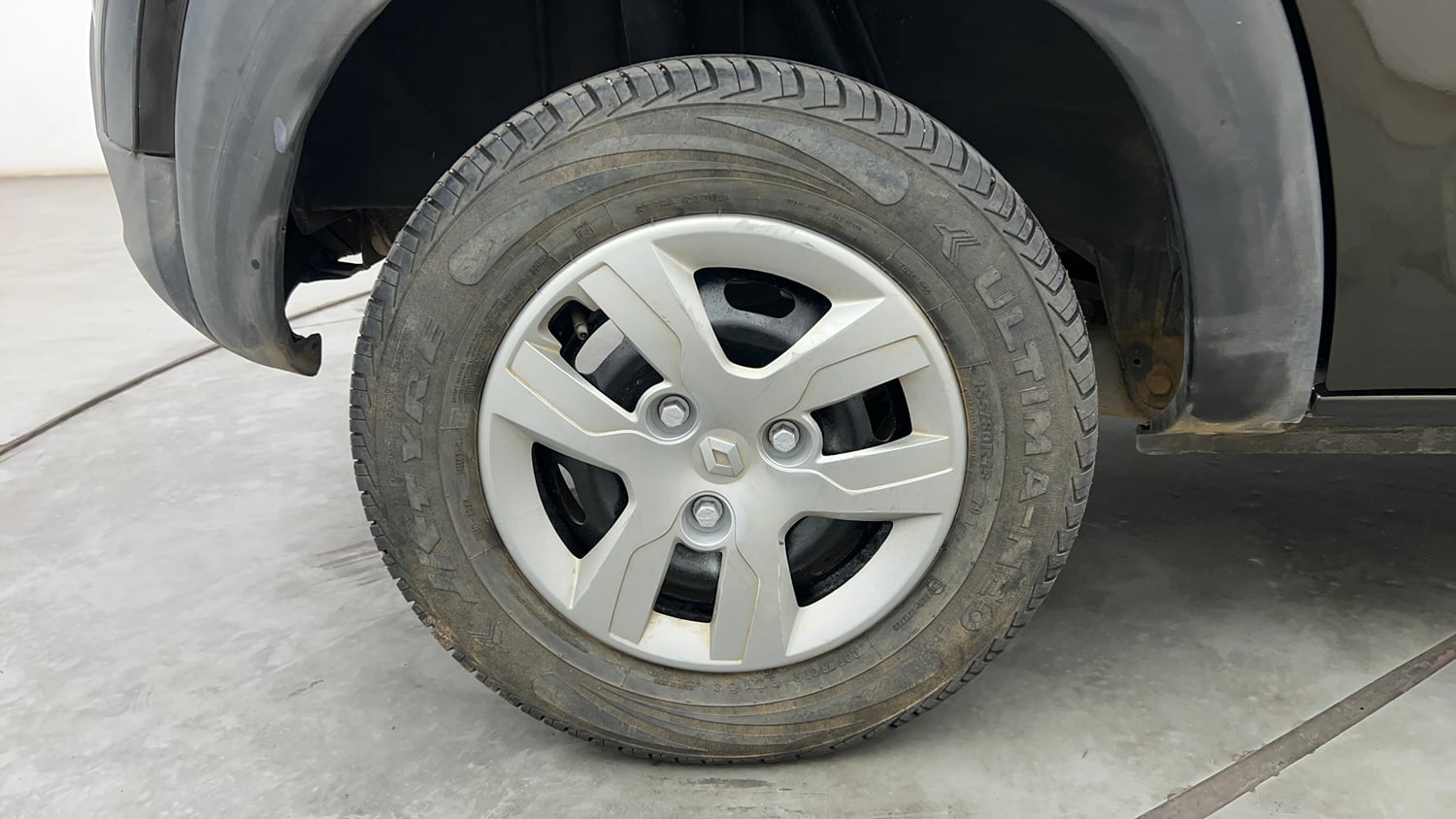 Used 2016 Renault Kwid RXL Petrol Manual tyres RIGHT REAR TYRE RIM VIEW