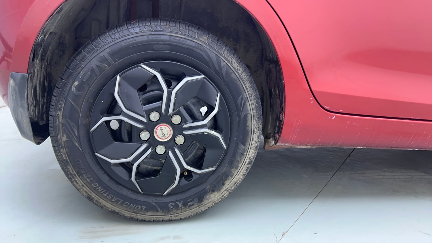 Used 2014 Maruti Suzuki Swift VXi Petrol Manual tyres RIGHT REAR TYRE RIM VIEW