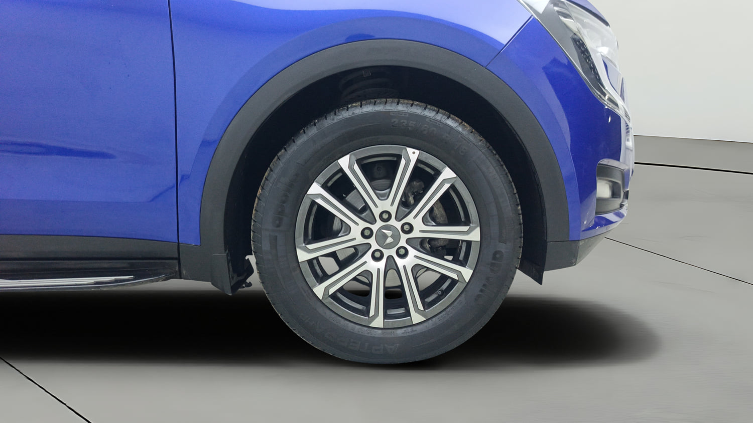 Used 2022 Mahindra XUV700 AX 7 Petrol AT 7 STR Petrol Automatic tyres RIGHT FRONT TYRE RIM VIEW