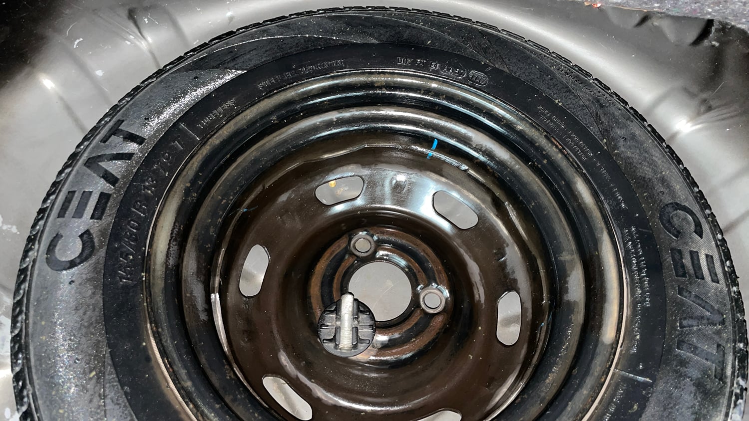 Used 2018 Renault Kwid 1.0 RXT Petrol Manual tyres SPARE TYRE VIEW