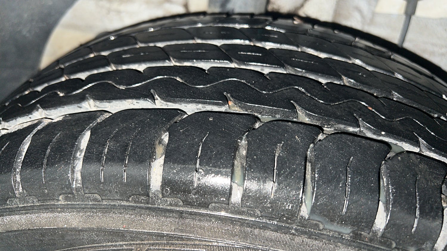 Used 2016 Hyundai Elite i20 Asta 1.2 Petrol Manual tyres RIGHT REAR TYRE TREAD VIEW