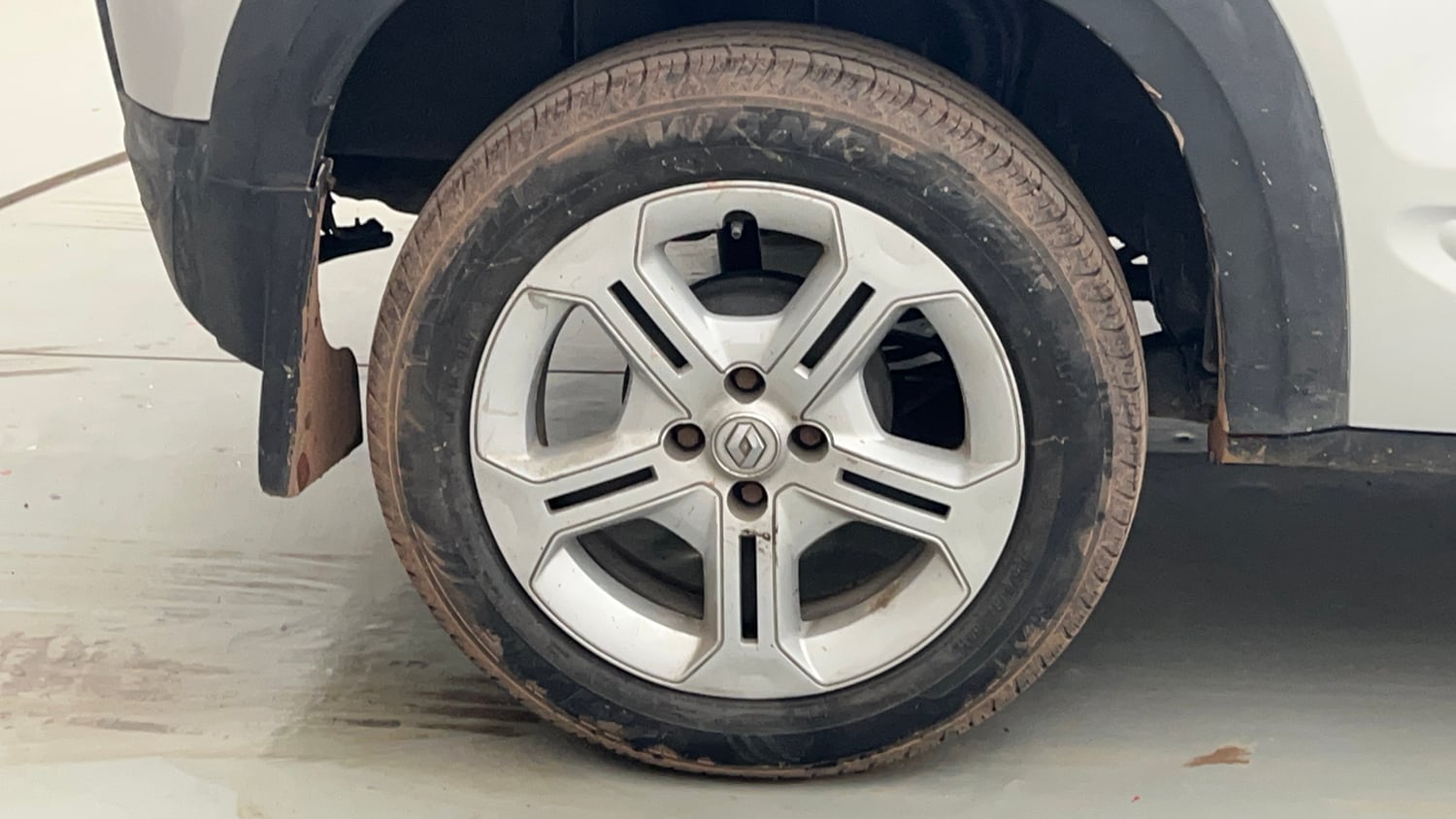 Used 2022 Renault Kiger RXT MT Petrol Manual tyres RIGHT REAR TYRE RIM VIEW