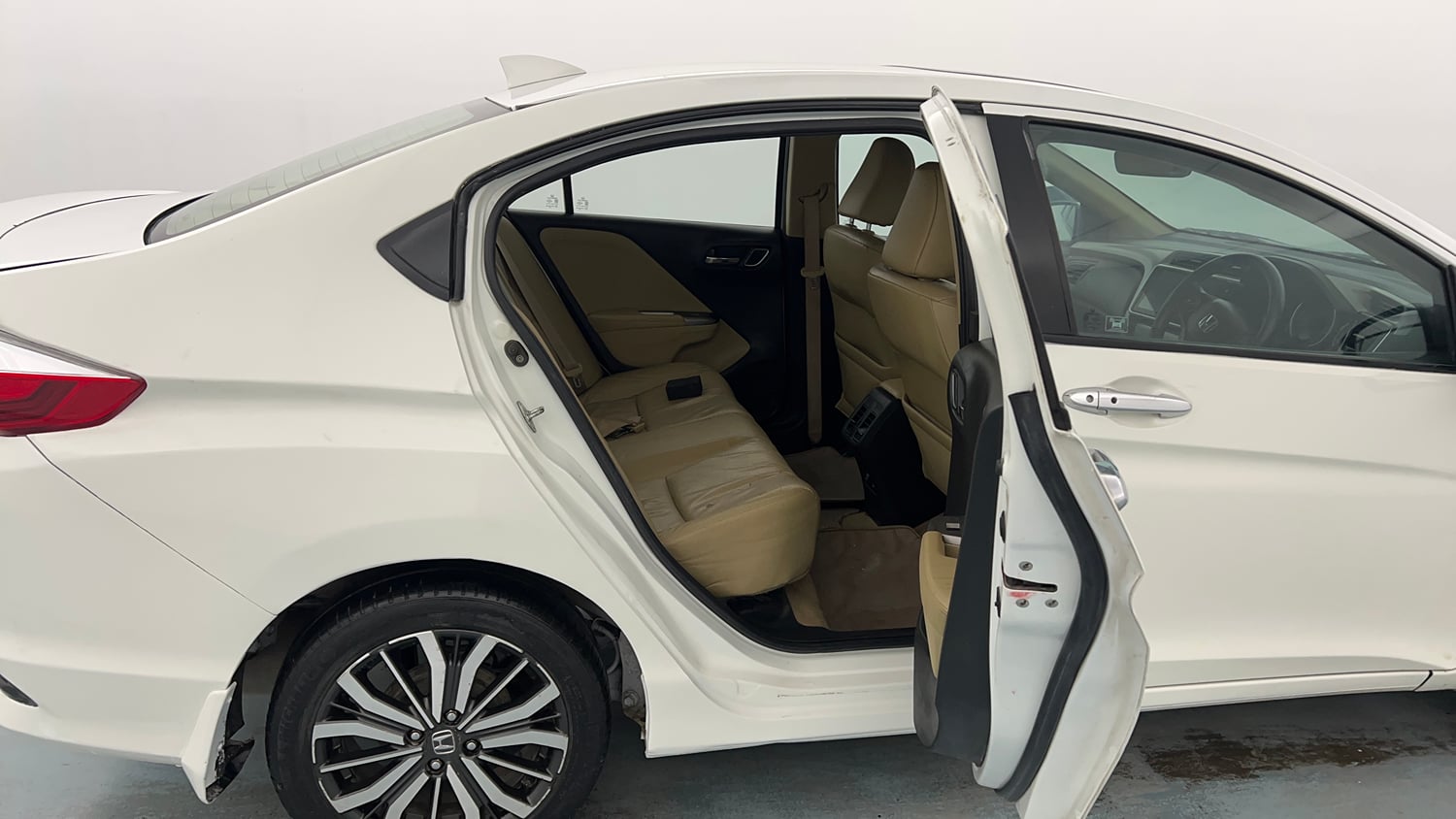 Used 2018 Honda City ZX Diesel Diesel Manual interior RIGHT SIDE REAR DOOR CABIN VIEW