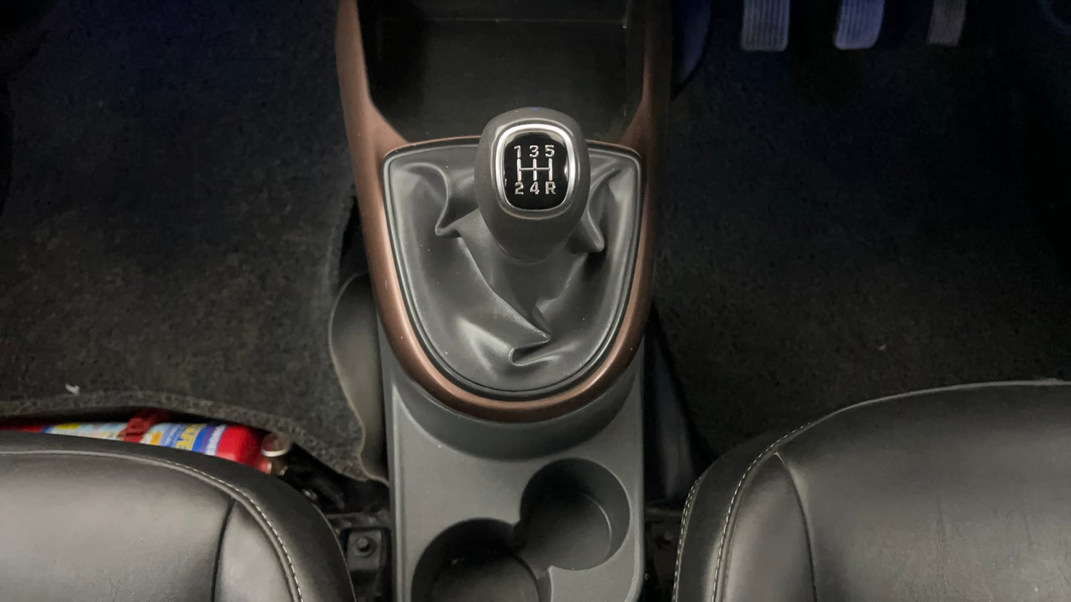 Used 2023 Hyundai Aura SX 1.2 CNG Cng Manual interior GEAR  KNOB VIEW