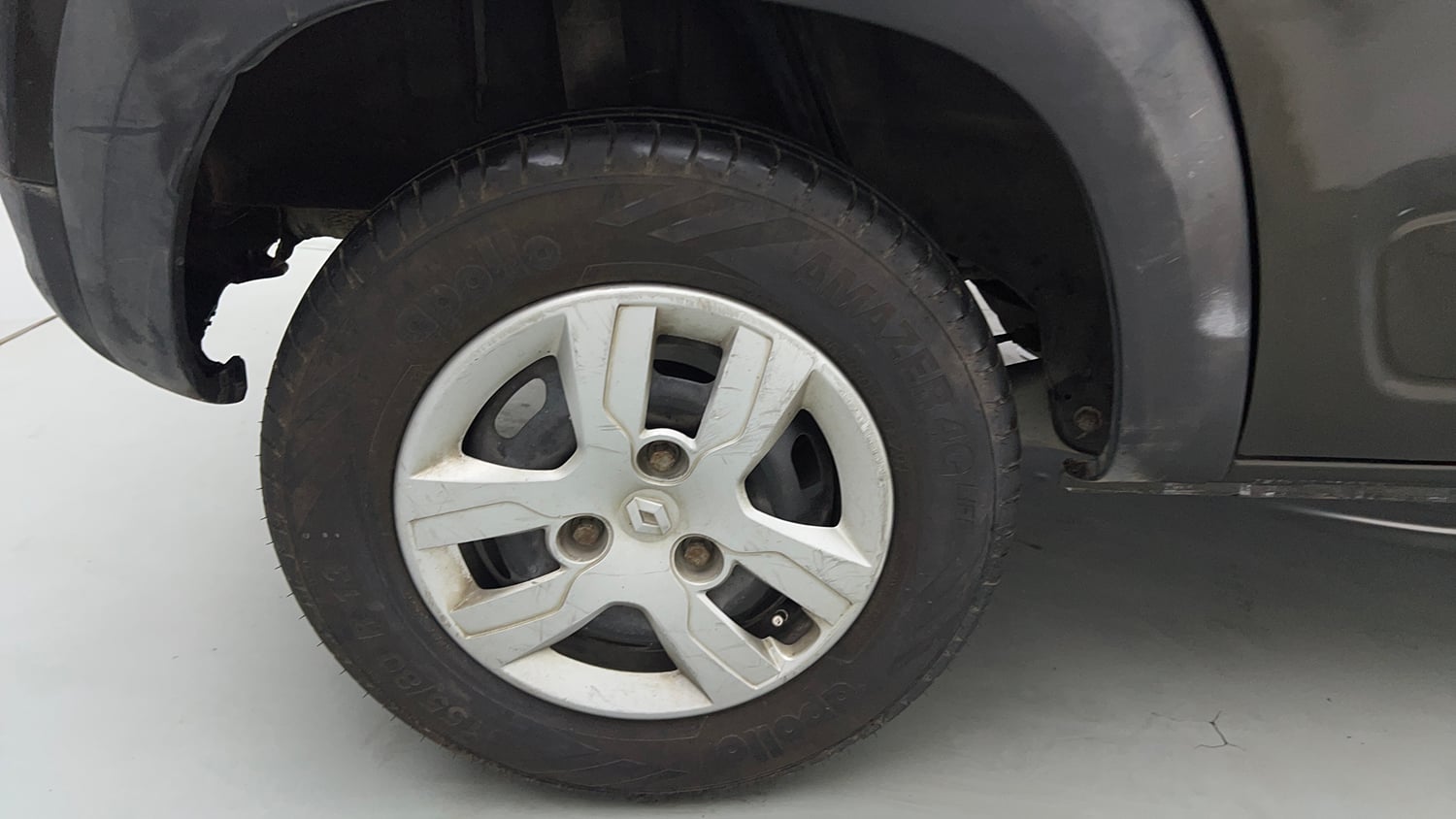 Used 2016 Renault Kwid RXT Petrol Manual tyres RIGHT REAR TYRE RIM VIEW