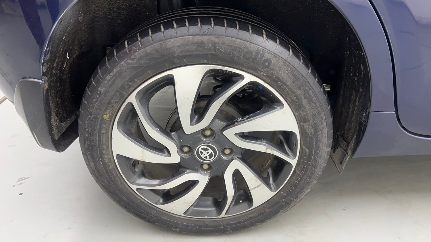 Used 2020 Toyota Glanza G Petrol Manual tyres RIGHT REAR TYRE RIM VIEW