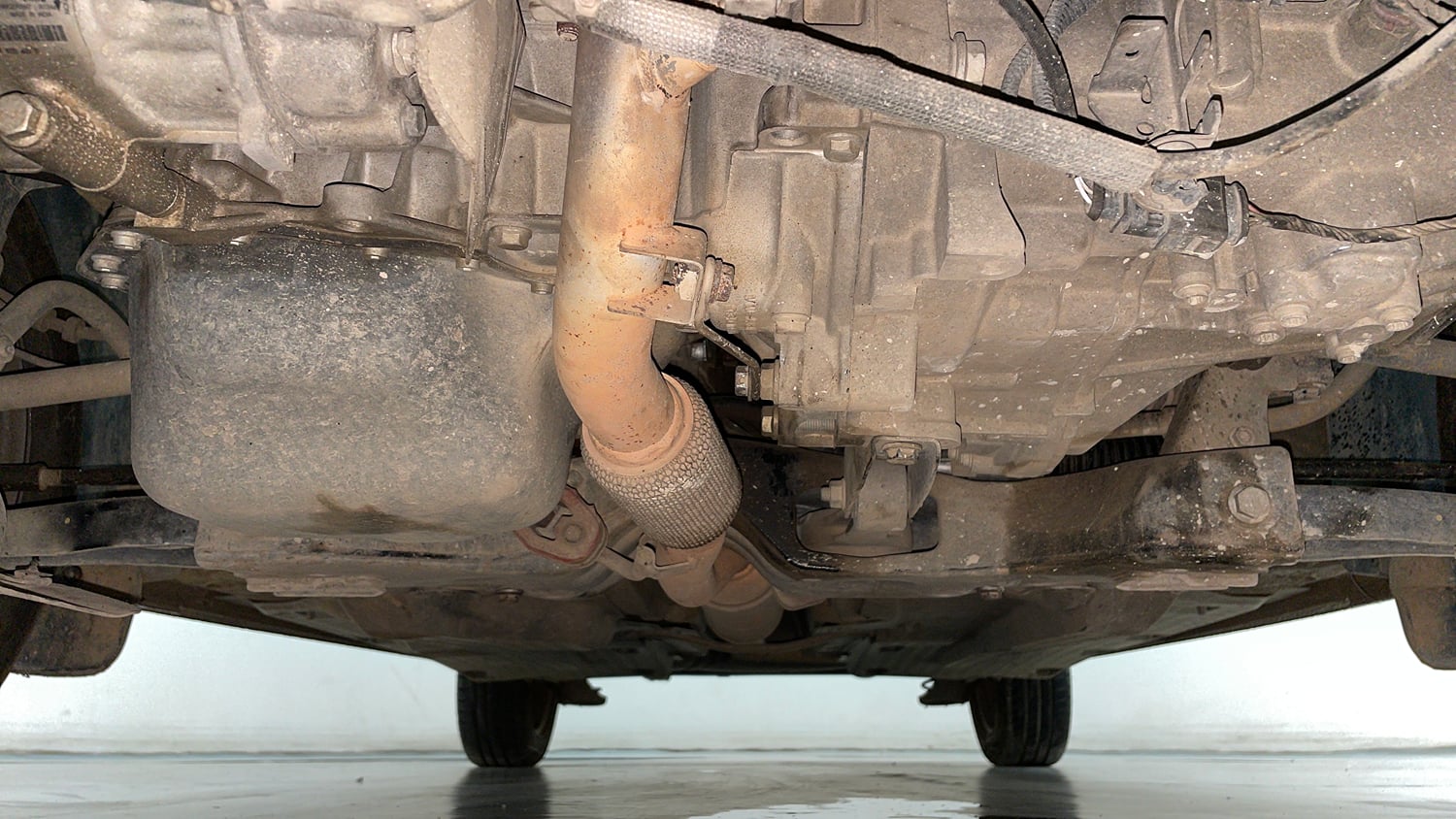 Used 2014 Volkswagen Polo Comfortline 1.2L (P) Petrol Manual extra FRONT LEFT UNDERBODY VIEW