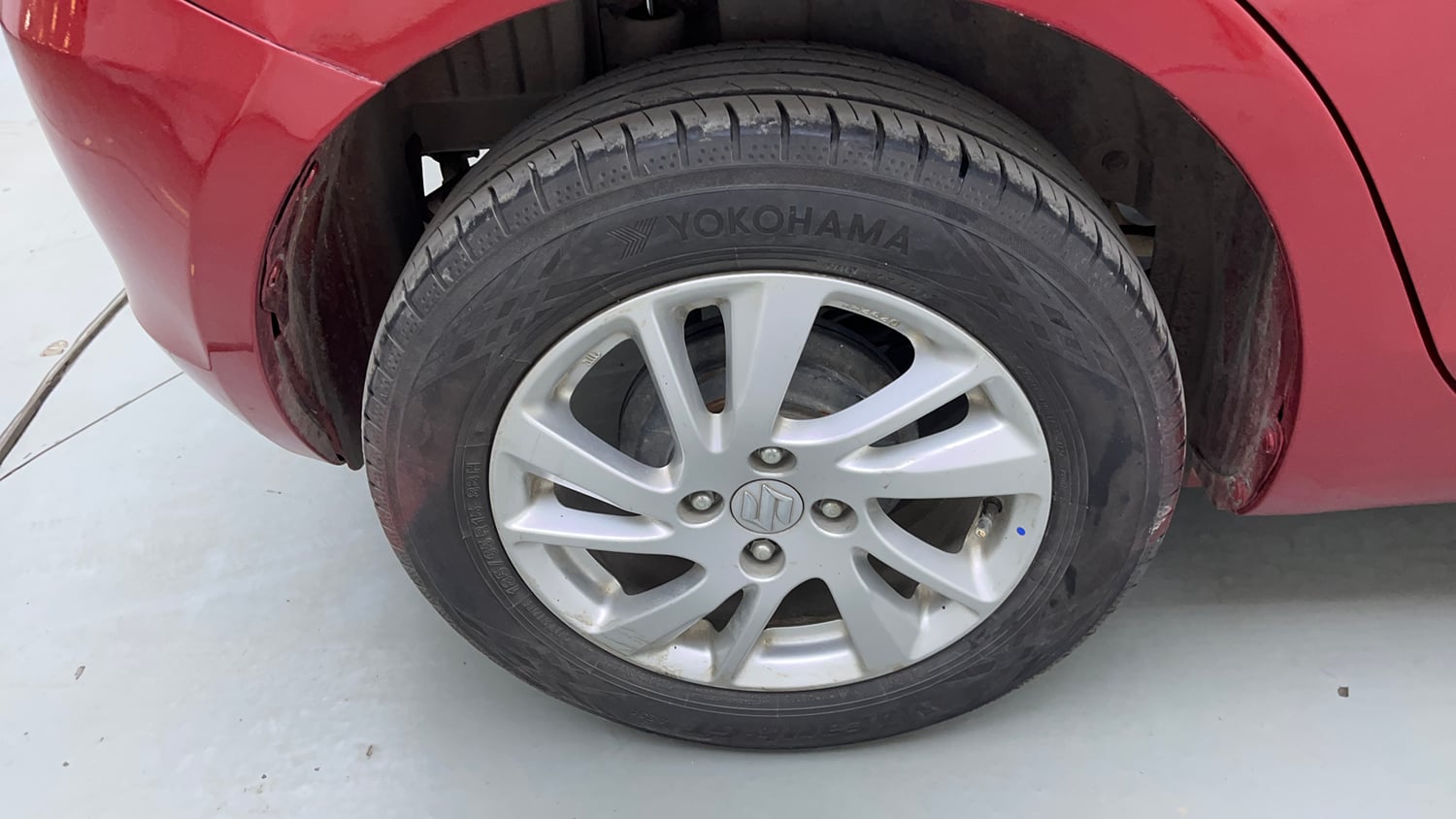 Used 2014 Maruti Suzuki Swift ZXi Petrol Manual tyres RIGHT REAR TYRE RIM VIEW