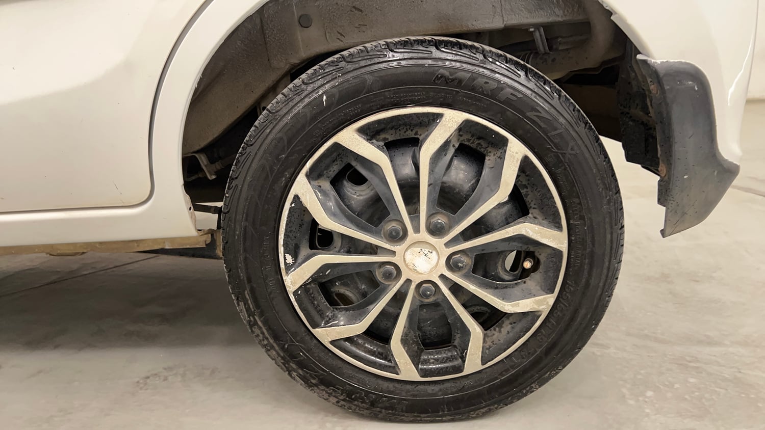Used 2016 Maruti Suzuki Alto K10 VXi Petrol Manual tyres LEFT REAR TYRE RIM VIEW