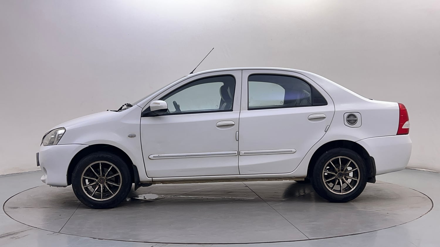 Used 2014 Toyota Etios G Petrol Manual exterior LEFT SIDE VIEW