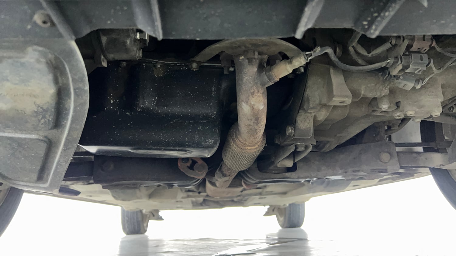 Used 2014 Volkswagen Vento Highline Petrol Petrol Manual extra FRONT LEFT UNDERBODY VIEW