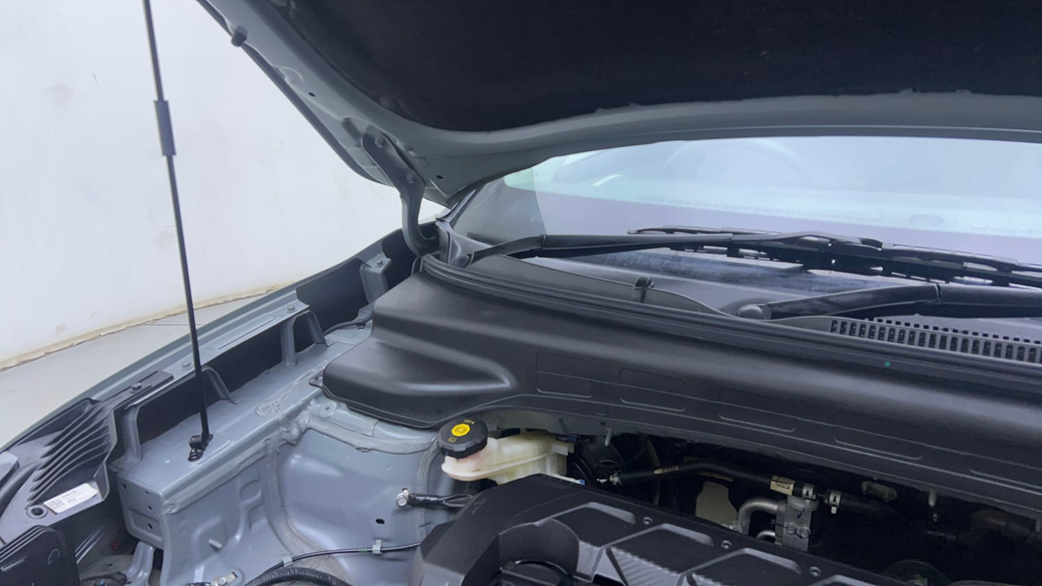 Used 2025 Hyundai Creta 1.5 MPi Petrol IVT SX(O) Petrol Automatic engine ENGINE RIGHT SIDE HINGE & APRON VIEW