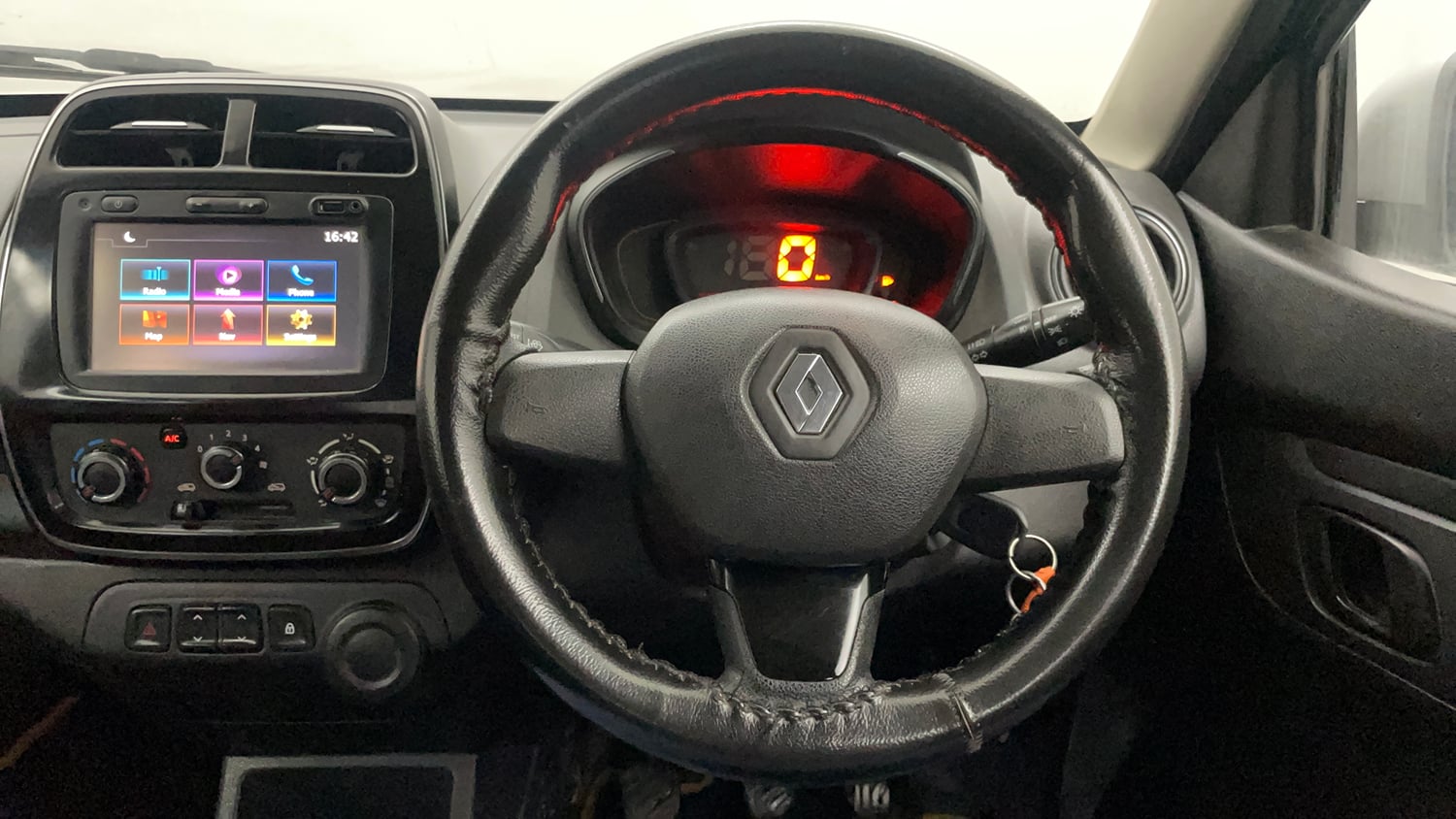 Used 2018 Renault Kwid 1.0 RXT Petrol Manual interior STEERING VIEW