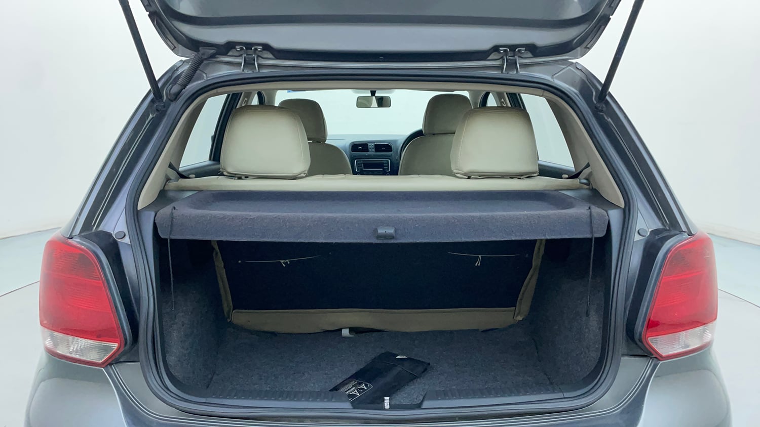 Used 2014 Volkswagen Polo Comfortline 1.2L (P) Petrol Manual interior DICKY INSIDE VIEW