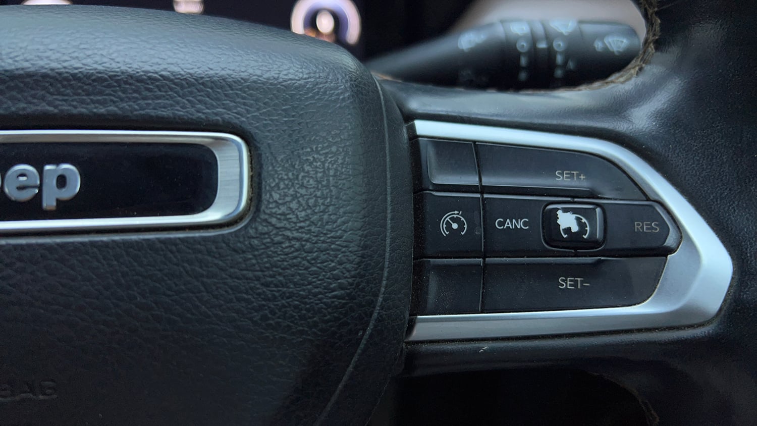 Used 2022 Jeep Meridian Limited (O) 4X2 AT Diesel Automatic top_features Cruise control