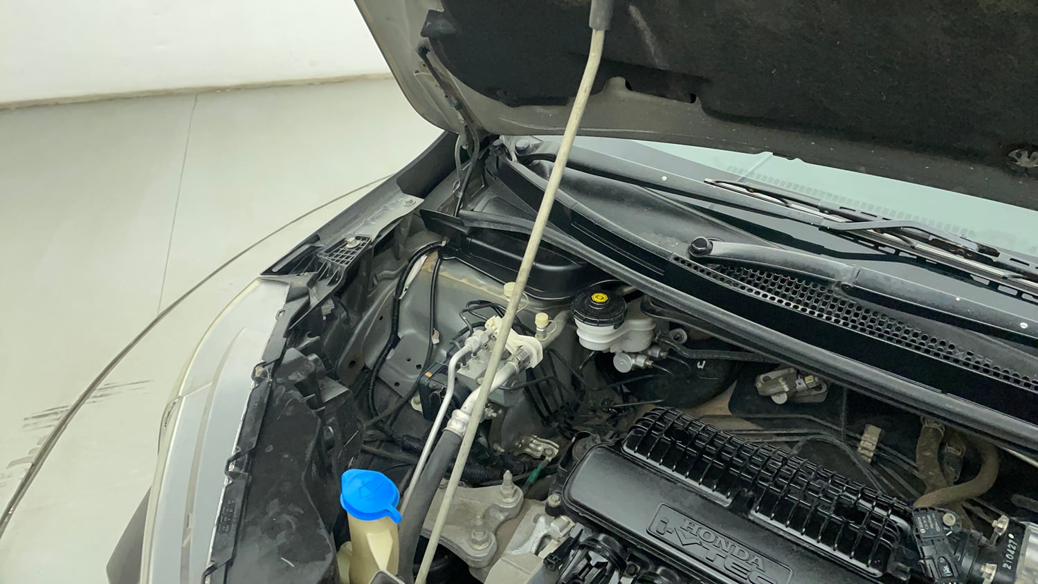 Used 2021 Honda WR-V VX MT Petrol Petrol Manual engine ENGINE RIGHT SIDE HINGE & APRON VIEW
