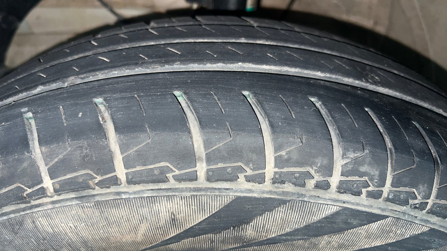 Used 2023 Maruti Suzuki Dzire VXi Petrol Manual tyres LEFT FRONT TYRE TREAD VIEW