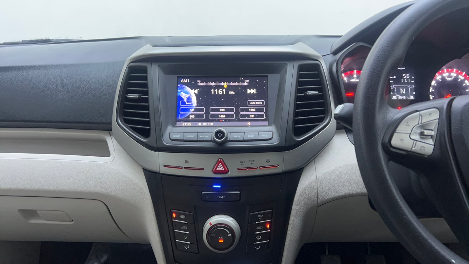 Used 2021 Mahindra XUV 300 W6 1.2 Petrol Petrol Manual interior MUSIC SYSTEM & AC CONTROL VIEW