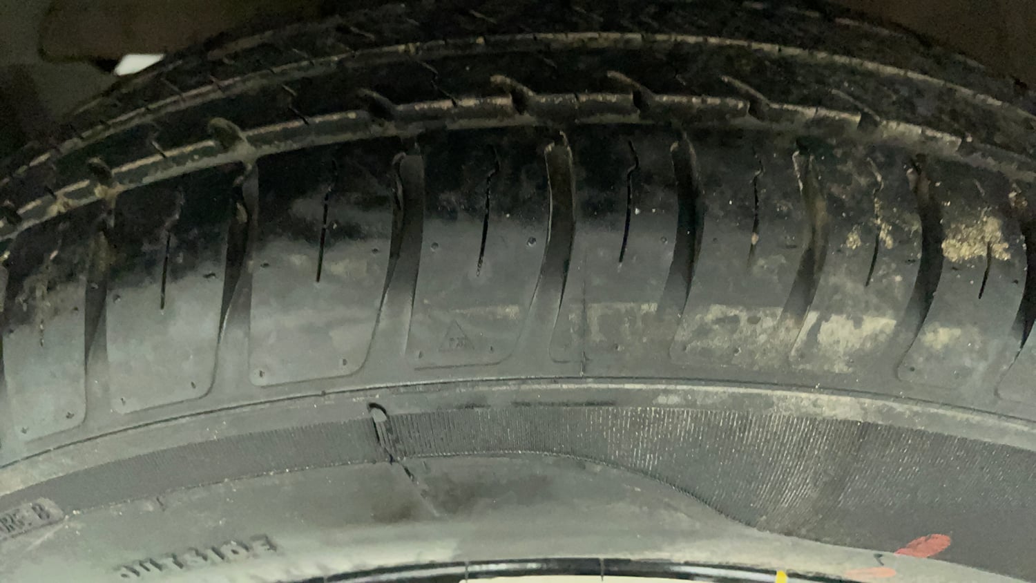 Used 2022 Maruti Suzuki Swift VXi Petrol Manual tyres LEFT FRONT TYRE TREAD VIEW
